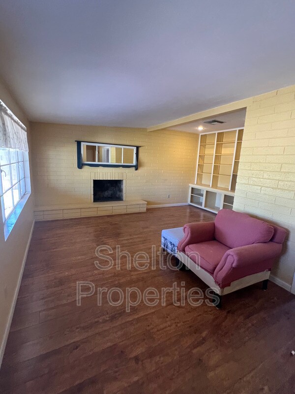 Building Photo - 718 W Glenn Dr