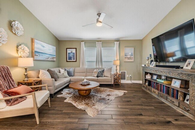 Building Photo - 106 1st Ave NE