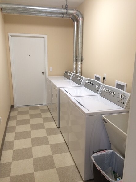 Non-coin-op Laundry - 14 Cunliffe Way