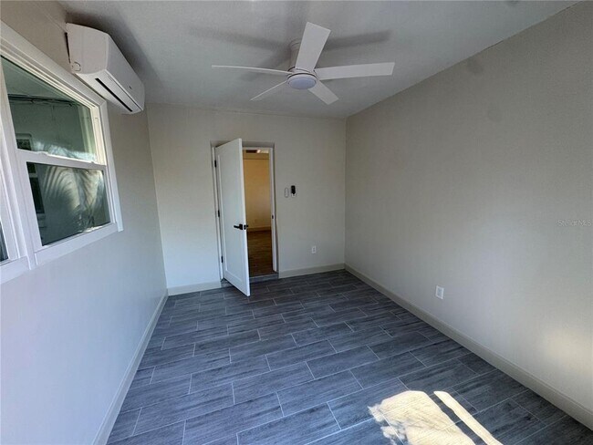 Building Photo - 1500 Carson Cir NE
