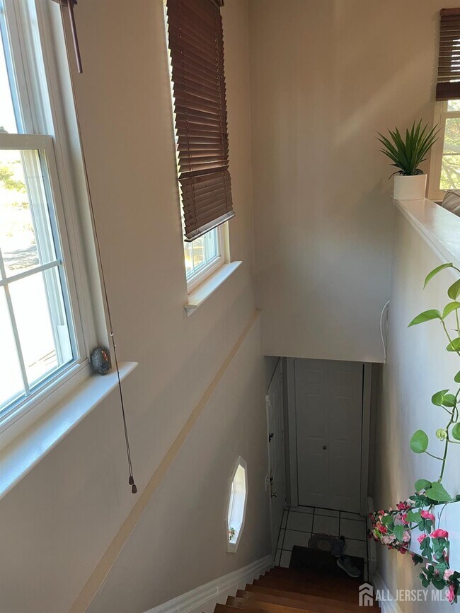 Building Photo - 5192 Beech Ct