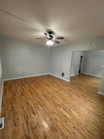 Building Photo - 40 Moulson St