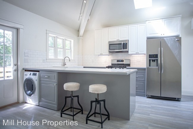 Building Photo - 113 Barclay Rd