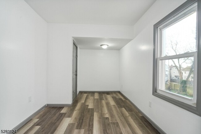 Building Photo - 143 Valley Rd