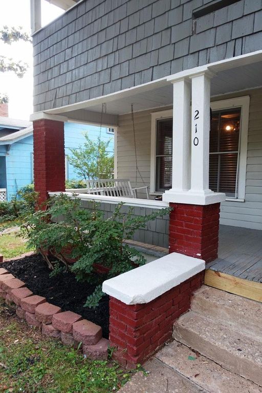 Building Photo - 208 S Summit Ave