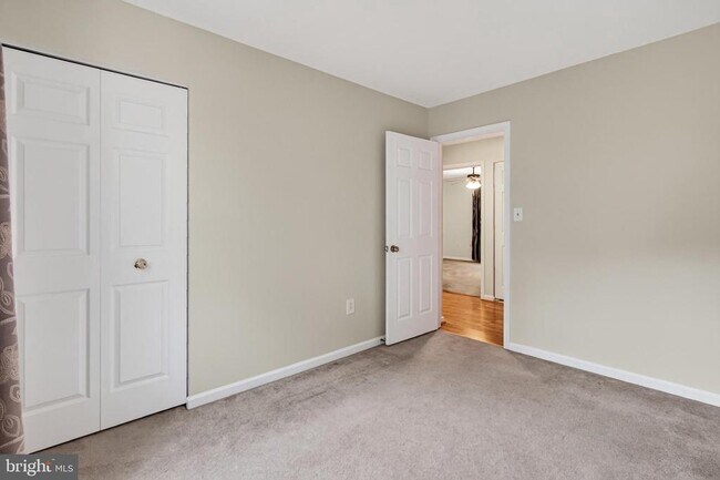 Building Photo - 5719 Oakshore Ct