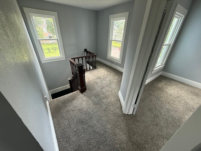 Building Photo - 524 S Evergreen Ave