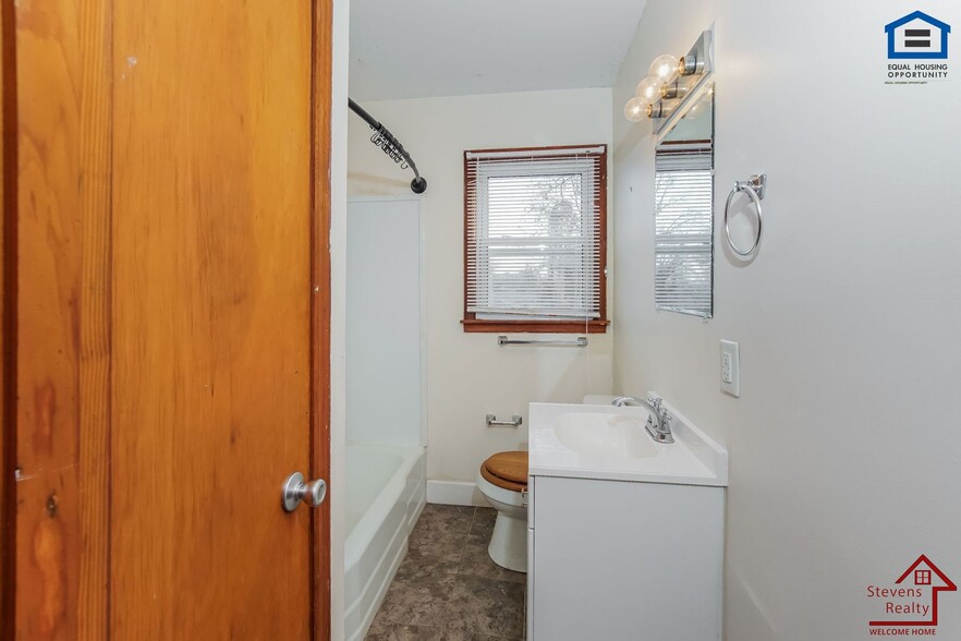 Building Photo - 3600 Selma Ave