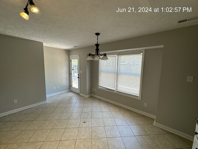 Building Photo - 5032 Shimmer Dr