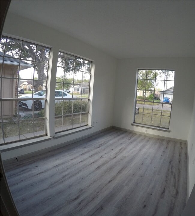 Building Photo - 9211 Golden Meadow Dr