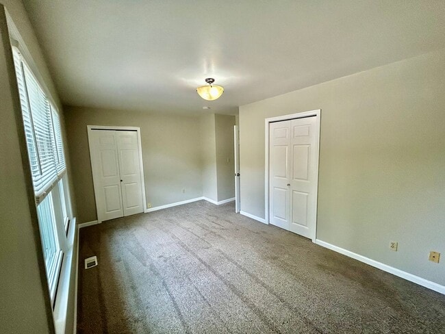 Building Photo - 2 Bed 1.5 Bath in Lexington!