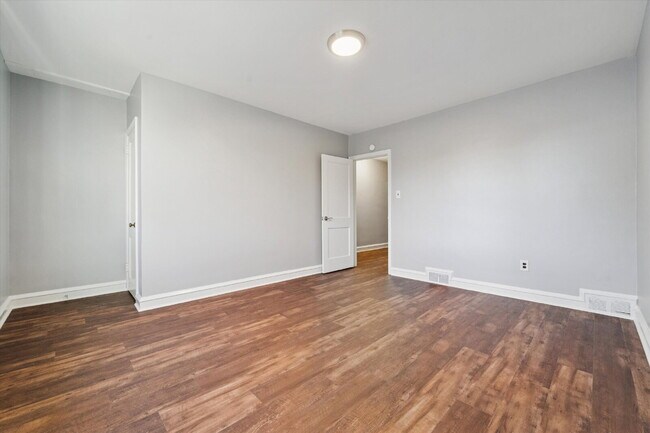 Building Photo - Updated 2 Bedroom Apartment with Central Air & Private Deck — Excellent Location for Commuters