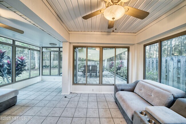 Building Photo - 185 Hawthorn Hedge Ln