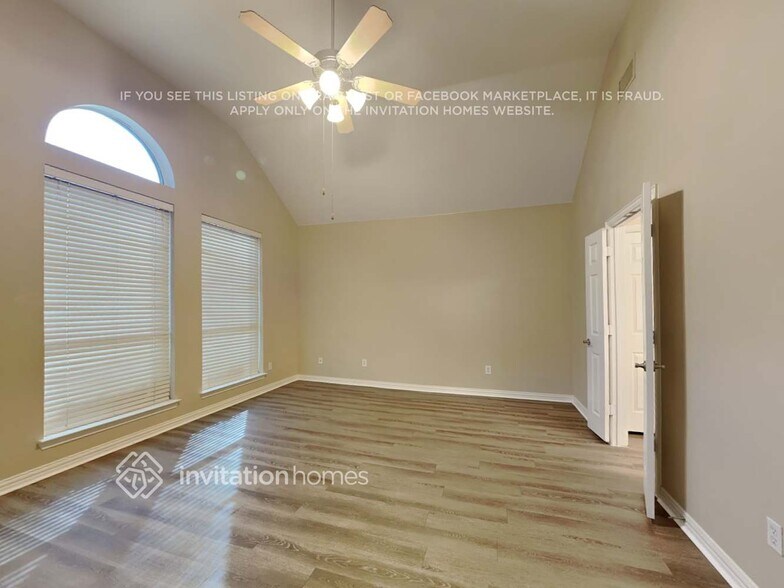 Building Photo - 2206 Kingsley Dr