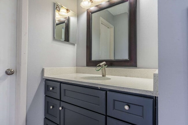 Building Photo - Minutes from UCF | Updated 4BR/3BA Home with Private Fenced Backyard