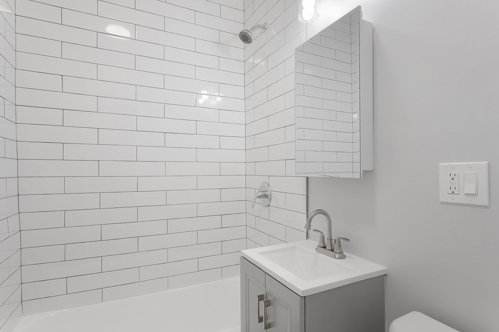 Building Photo - 7600 N Sheridan Rd