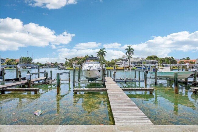 Building Photo - 637 Pinellas Bayway