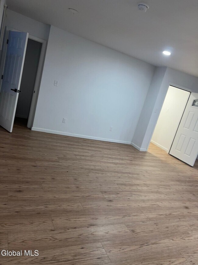 Building Photo - 351 4th St