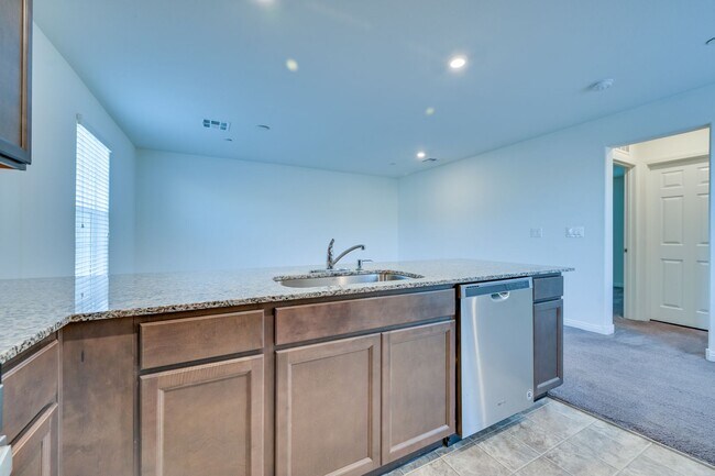 Building Photo - SE!!  Gated!! Community Pool!! Clubhouse!! Fitness Center!! Up Graded Appliances!!! 2 Car Garage!!