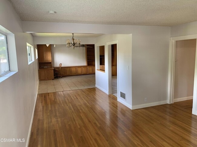 Building Photo - 7431 Cozycroft Ave