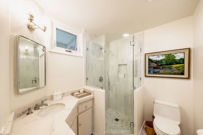 Building Photo - Beautiful Tarzana Rental!