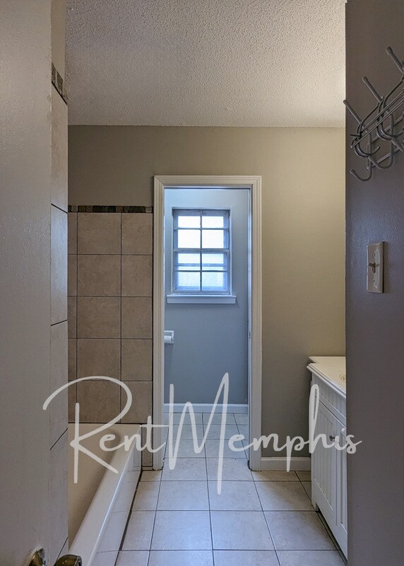 Building Photo - 5664 Hinton Pl
