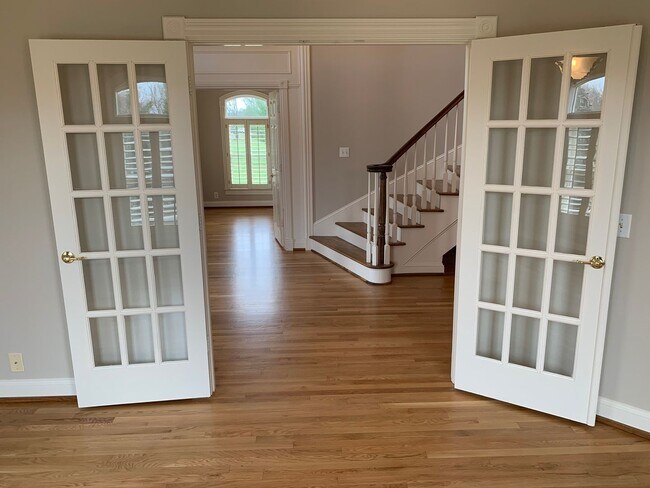 Building Photo - 5000 Square Feet on 7 Acres in Heart of Franklin