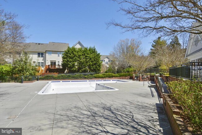 Building Photo - 4138 Fountainside Ln
