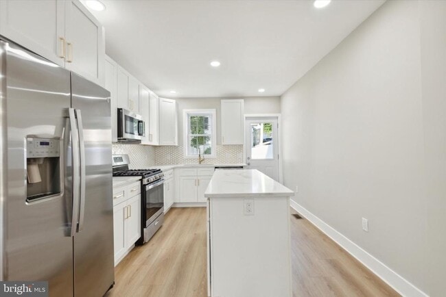 Building Photo - 247 E 6th Ave