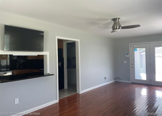 Building Photo - 2520 Greenlawn Ave