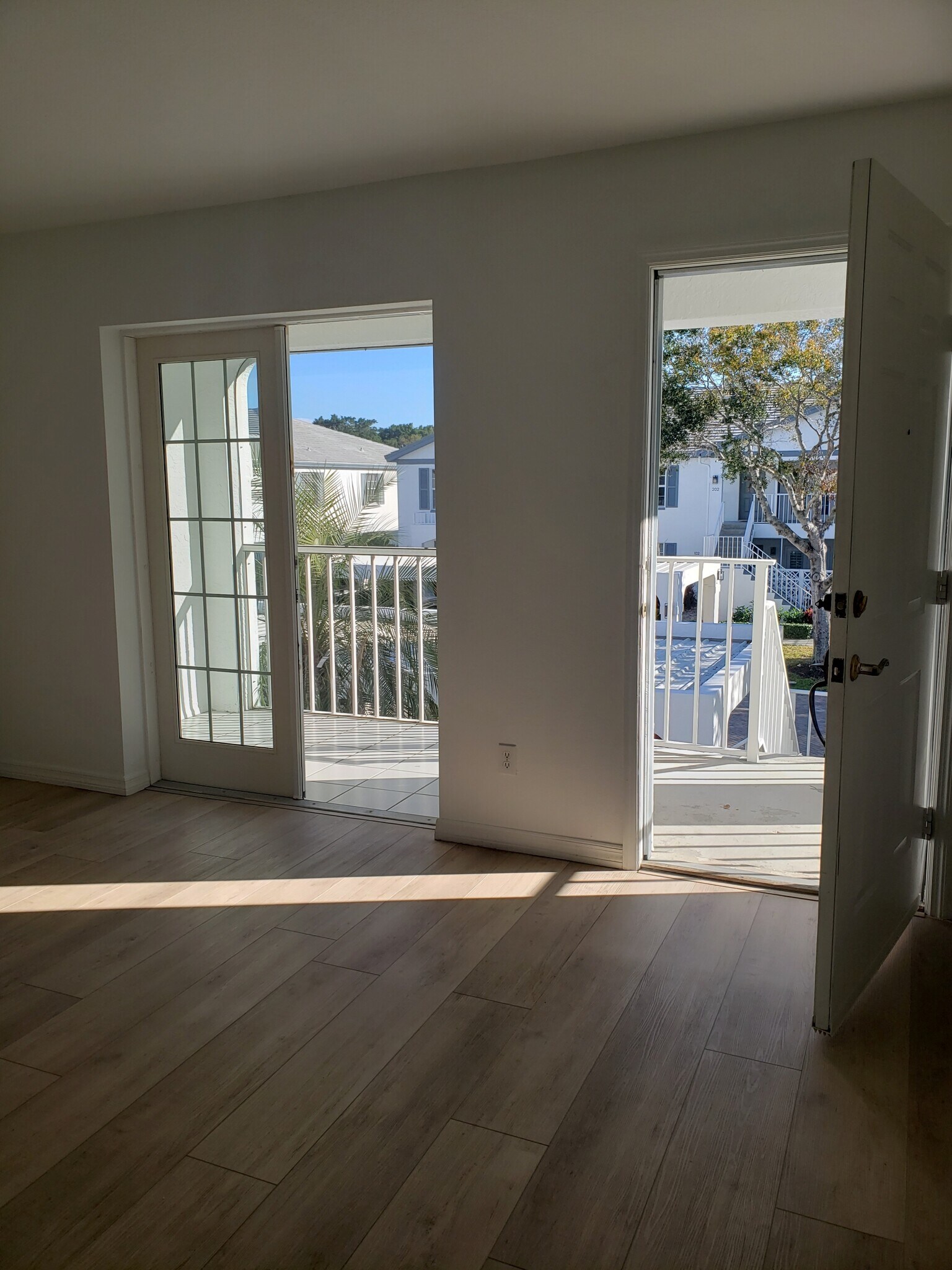 front lanai - 859 Tanbark Dr