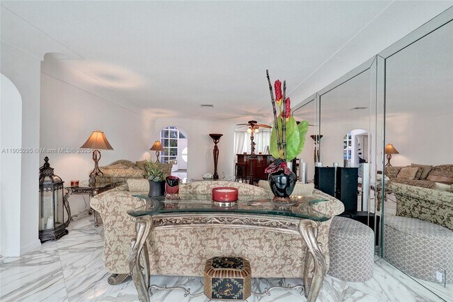 Building Photo - 2889 NE 35th St