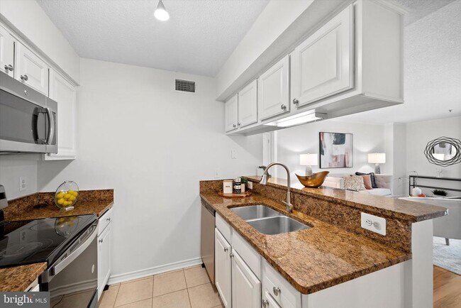 Building Photo - 1524 Lincoln Way