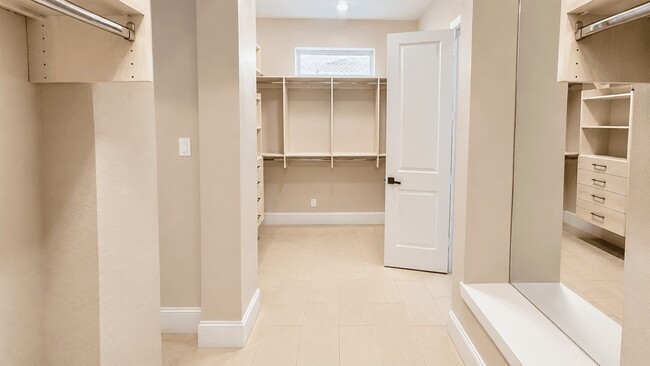 Building Photo - 2418 Sandhill Crest Ln