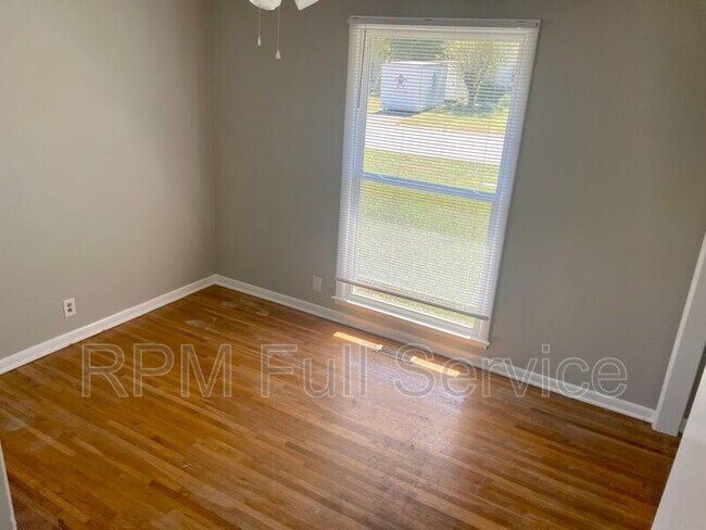 Building Photo - 465 Clearwater Dr