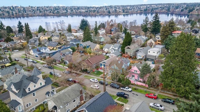 Building Photo - 4bd/3ba Seattle Home
