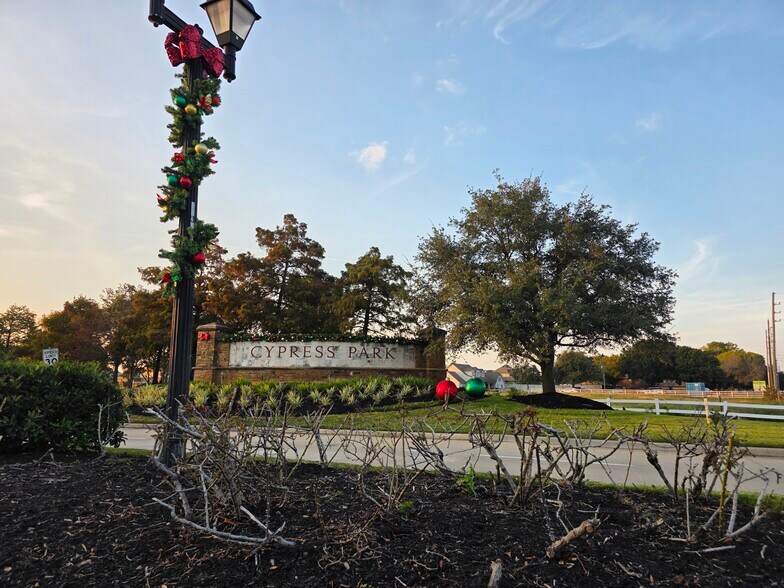 Building Photo - 15434 Kaston Dr