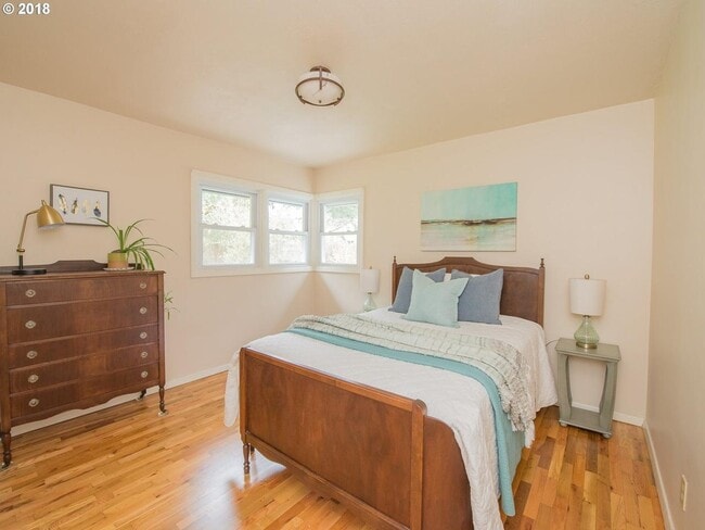 Building Photo - 6400 SW Vermont St