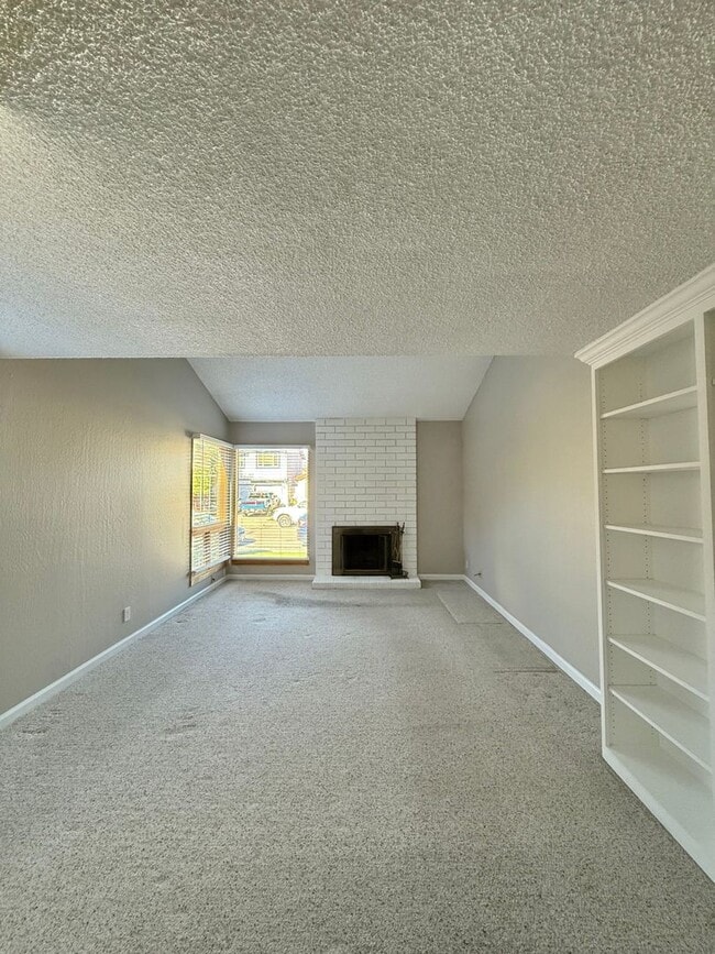 Building Photo - Charming 2 Bed / 2 Bath Single-Family Home in Willow Glen – Willowvale Estates (95126)