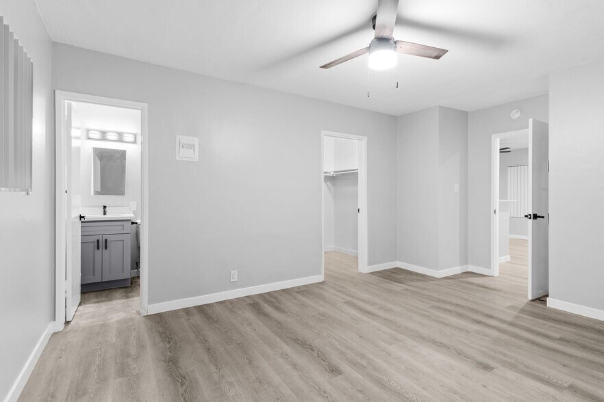 Building Photo - 1655 W Malvern Ave