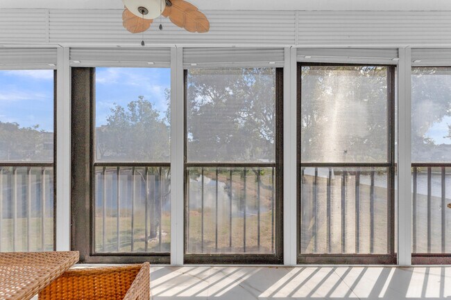 Building Photo - 7192 Huntington Ln