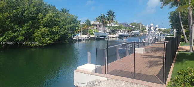 Building Photo - 51 W Plaza Del Lago