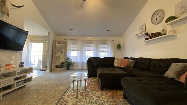 Building Photo - Gorgeous 3 Bedroom, 2 Bathroom Home in Woodridge Estates