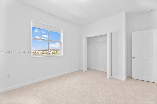 Building Photo - 2498 SE 25th Ct