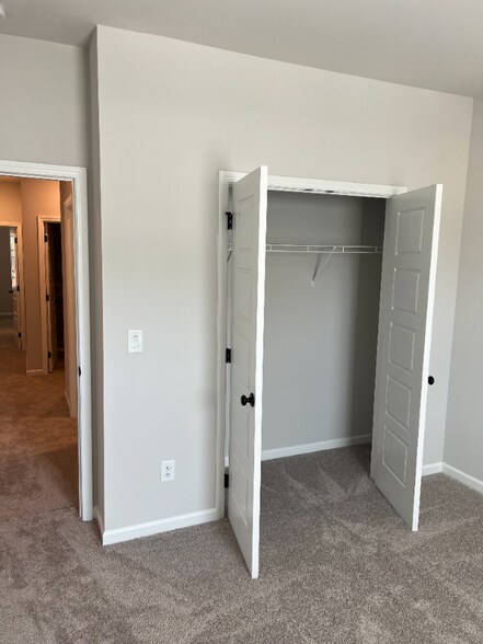 Building Photo - 4733 Cypress Park Dr