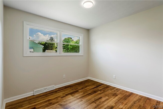 Building Photo - 222 Wilber St