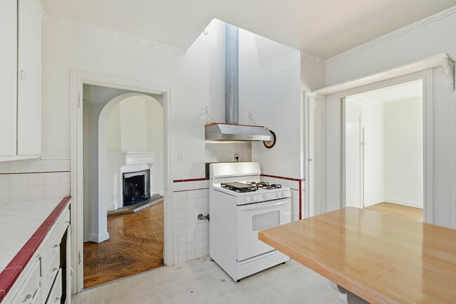 Building Photo - 685 47th Ave