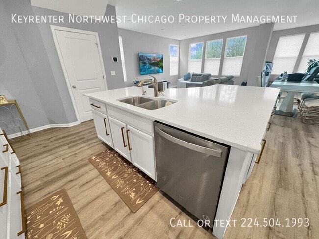 Building Photo - 142 Roslyn Pl