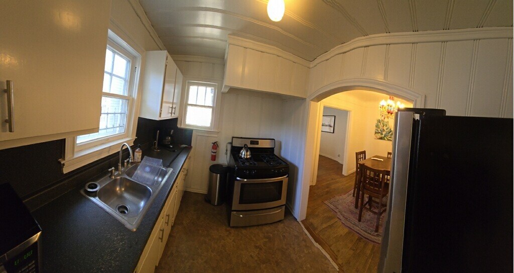 Building Photo - 118 Callaghan Ave