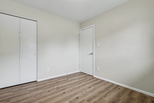 Building Photo - 1731 Auburn Dr